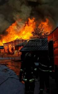 SUCEAVA: Incendiu violent la Arhiepiscopia Sucevei şi Rădăuţilor, ZCH NEWS - sursa ta de informații