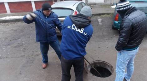 BACĂU: PAMPERSUL blochează canalizarea, ZCH NEWS - sursa ta de informații