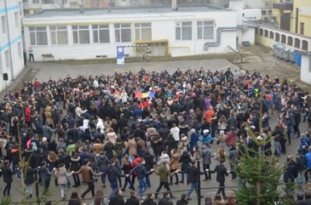 BOTOŞANI: O horă cât 1.000 de inimi la Colegiul “Eminescu”, ZCH NEWS - sursa ta de informații
