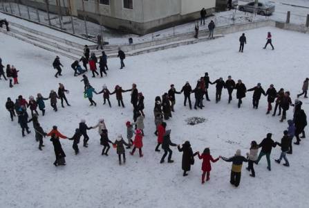 BOTOȘANI: Elevii de la Colegiul “Eminescu” încing Hora Unirii, ZCH NEWS - sursa ta de informații