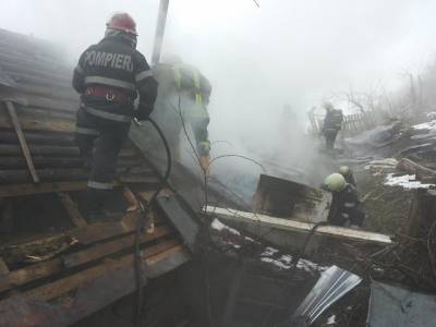 NEAMŢ: Panică în Văleni &#8211; foc între 3 case, ZCH NEWS - sursa ta de informații