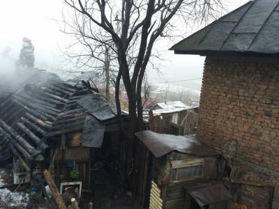 NEAMŢ: Panică în Văleni &#8211; foc între 3 case, ZCH NEWS - sursa ta de informații