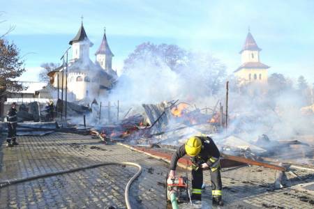SUCEAVA: Incendiul de la Arhiepiscopie produs de un scurtcircuit, ZCH NEWS - sursa ta de informații