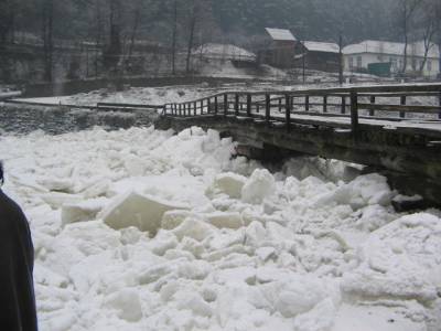 NEAMȚ: 16,5 kilometri de ghețari pe Bistrița, ZCH NEWS - sursa ta de informații