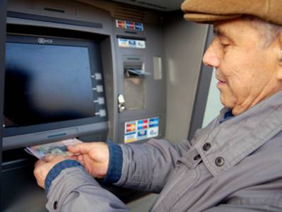 NEAMŢ: Bătrân jefuit la bancomat, ZCH NEWS - sursa ta de informații