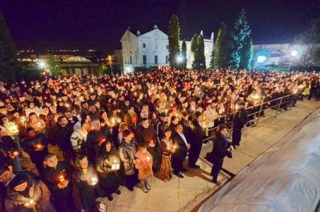 IAŞI: Mii de persoane la slujba de la Catedrala Mitropolitană, ZCH NEWS - sursa ta de informații