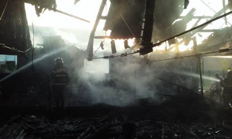 ACTUALIZARE Incendiu la o hala a Staţiunii Mărgineni. Cauza: &#8222;foc de curăţenie&#8221;, ZCH NEWS - sursa ta de informații