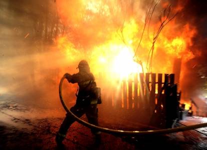 NEAMŢ: Foc în trei gospodării din Vânători în puterea nopţii, ZCH NEWS - sursa ta de informații