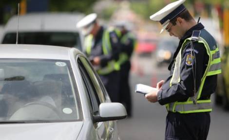 BACĂU: Nepriceput, fără permis de conducere! A răsturnat maşina în şanţ!, ZCH NEWS - sursa ta de informații