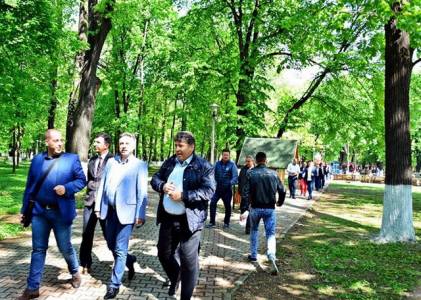 NEAMŢ: Plimbare liberală în Parcul Roman GALERIE FOTO, ZCH NEWS - sursa ta de informații