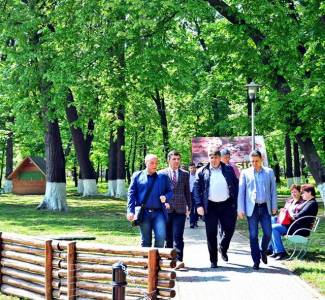 NEAMŢ: Plimbare liberală în Parcul Roman GALERIE FOTO, ZCH NEWS - sursa ta de informații