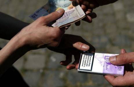 BACĂU: Ţigări de contrabandă în buricul târgului, ZCH NEWS - sursa ta de informații
