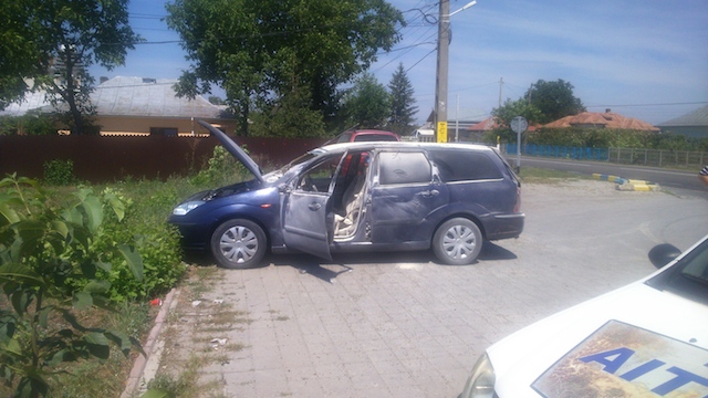 O maşină a luat foc în staţia Peco din Roznov! Imagini de la fața locului., ZCH NEWS - sursa ta de informații