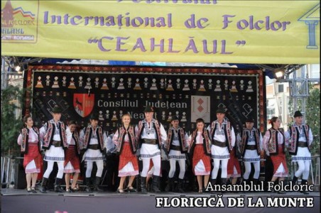 FESTIVALUL INTERNAŢIONAL DE FOLCLOR CEAHLĂUL 2015: Ansamblul folcloric FLORICICĂ DE LA MUNTE, ZCH NEWS - sursa ta de informații