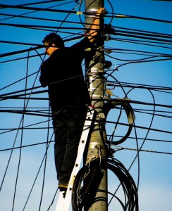 Electrocutat pe stâlpul din faţa casei!, ZCH NEWS - sursa ta de informații