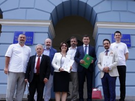 OAMENII TIMPULUI, lansări la Vaslui şi Bacău