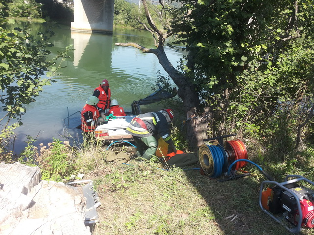 Două maşini au sărit de pe podul de la Preluca GALERIE FOTO, ZCH NEWS - sursa ta de informații