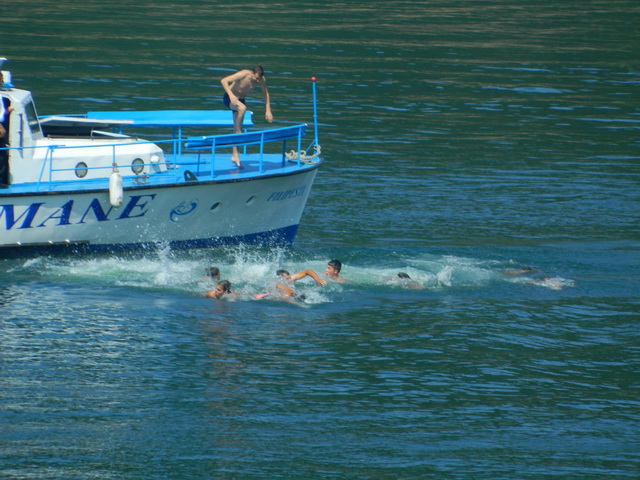 Valuri de distracție pe Lacul Izvorul Muntelui, de Ziua Marinei! GALERIE FOTO, ZCH NEWS - sursa ta de informații