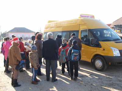 Mercedes pentru elevii din satele Bicazului, ZCH NEWS - sursa ta de informații
