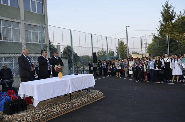 ROMAN: Deschidere de an şcolar cu 200 de ghiozdane GALERIE FOTO, ZCH NEWS - sursa ta de informații