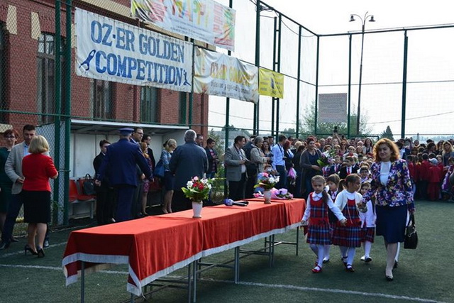 ROMAN: Deschidere de an şcolar cu 200 de ghiozdane GALERIE FOTO, ZCH NEWS - sursa ta de informații