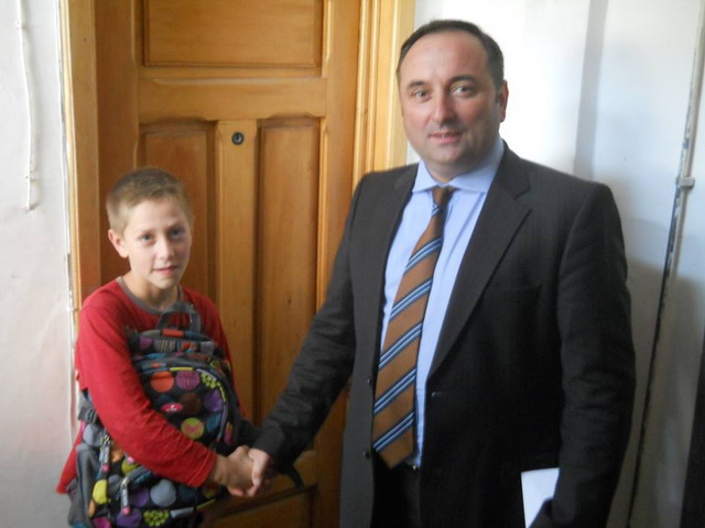 PSD Târgu-Neamț a oferit ghiozdane pentru copii nevoiași FOTO, ZCH NEWS - sursa ta de informații