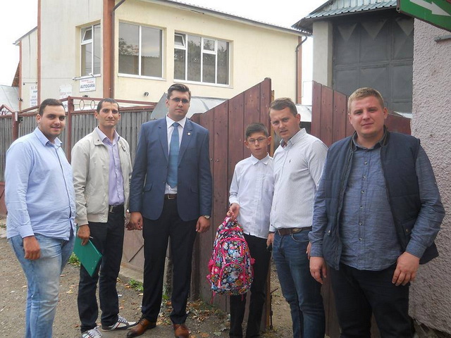 PSD Târgu-Neamț a oferit ghiozdane pentru copii nevoiași FOTO, ZCH NEWS - sursa ta de informații