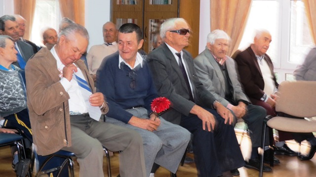 Vârstnicii de la Centrul Social Pietricica, sărbătoriți de ziua lor GALERIE FOTO, ZCH NEWS - sursa ta de informații