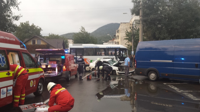 ACTUALIZARE Accident cumplit în Piatra Neamț! Şoferul autoturismului a murit!, ZCH NEWS - sursa ta de informații