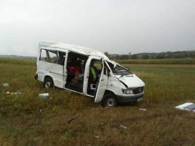 Ciocnire între un Opel şi un microbuz! Patru persoane rănite grav!, ZCH NEWS - sursa ta de informații