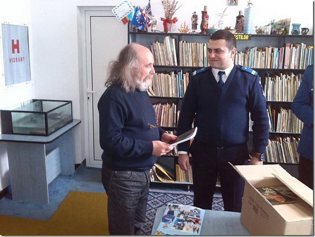 Biblioteca Bicaz a primit 70 de cărţi de la jandarmi GALERIE FOTO, ZCH NEWS - sursa ta de informații