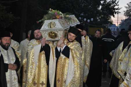 Racla cu Moaştele Sf. Cv. Parascheva, în procesiune pe străzile Iaşului, ZCH NEWS - sursa ta de informații