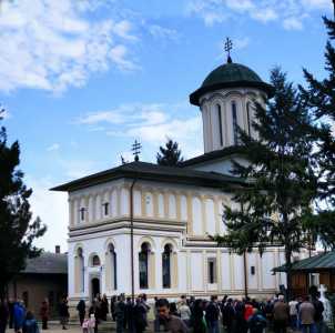 ÎPS Teofan la resfinţirea Bisericii &#8222;Sf. Nicolae&#8221; Humuleşti, ZCH NEWS - sursa ta de informații