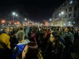 TRAGEDIA „COLECTIV”: Mii de protestatari în Piaţa Victoriei!
