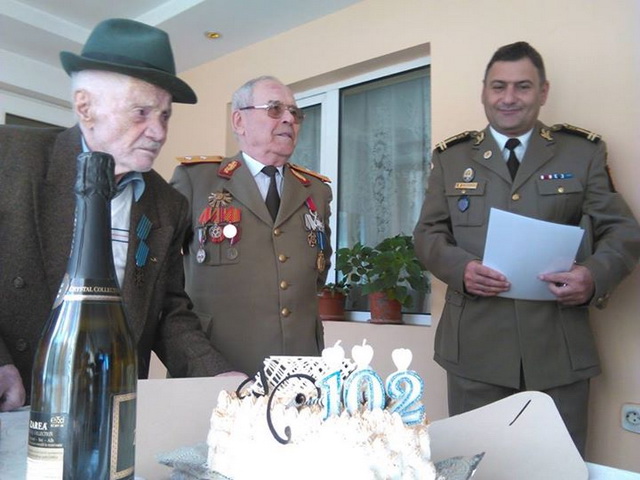 NEAMŢ: Colonel în retragere, sărbătorit la împlinirea a 102 ani, ZCH NEWS - sursa ta de informații