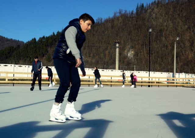 BICAZ: S-a deschis patinoarul!