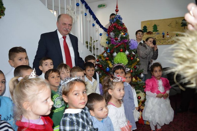 Copiii de la Centrul &#8222;Castani&#8221; l-au primit pe Moș Crăciun, ZCH NEWS - sursa ta de informații