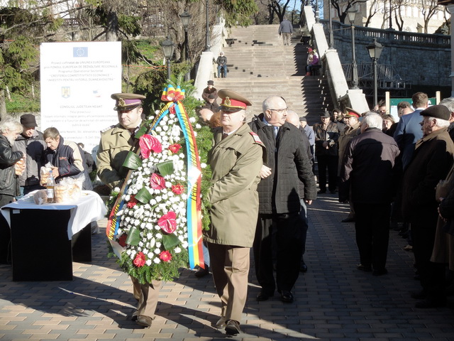 Conducerea CJ Neamţ a depus o coroană în memoria eroilor Revoluţiei din ’89, ZCH NEWS - sursa ta de informații