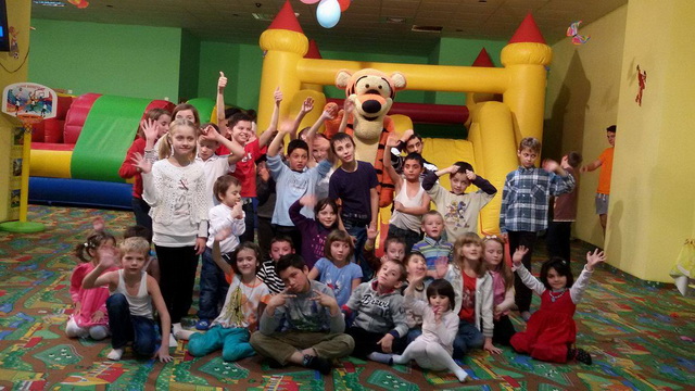 Asociația Piatra Neamț-Roanne: Surprize pentru copiii Centrului &#8222;Elena Doamna&#8221;, ZCH NEWS - sursa ta de informații