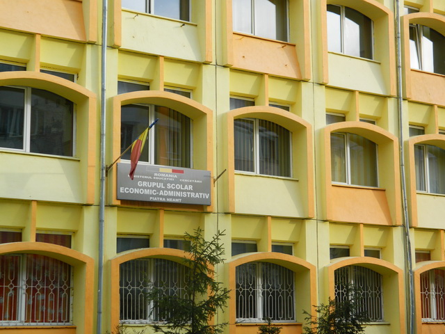 Un bal al bobocilor „atipic” la Economic – fără cluburi de fițe și băuturi alcoolice!