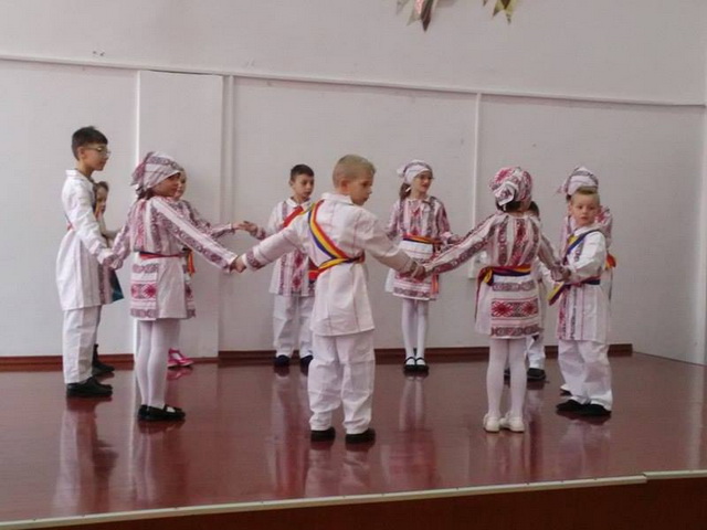 Hora Unirii dansată și la Centrul de plasament Elena Doamna, ZCH NEWS - sursa ta de informații