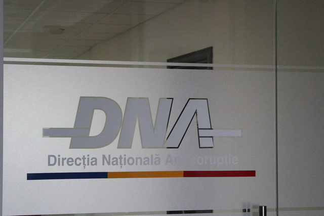 ACTUALIZARE DNA anchetează afacerea „scriitorilor” din puşcării * Ministrul Justiţiei propune schimbarea legislaţiei