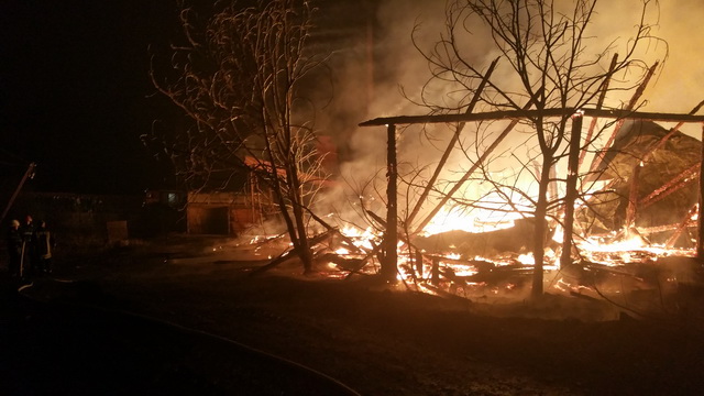 ACTUALIZARE Incendiul de la fabrica din Roznov nu a fost încă lichidat complet!, ZCH NEWS - sursa ta de informații