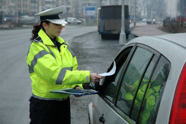 120.000 de ieşeni amendaţi de poliţia rutieră într-un an