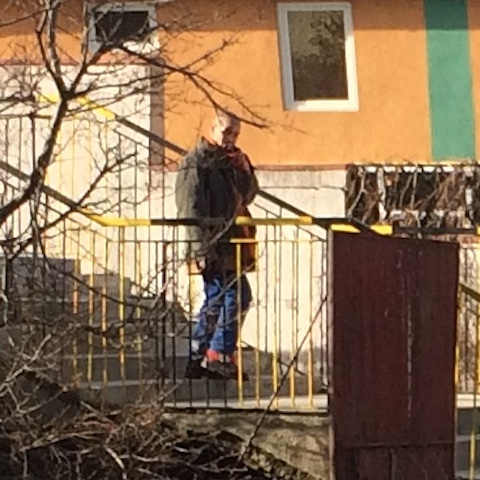 Poliţia locală şi-a spălat obrazul: l-a prins pe agresorul bătrânei