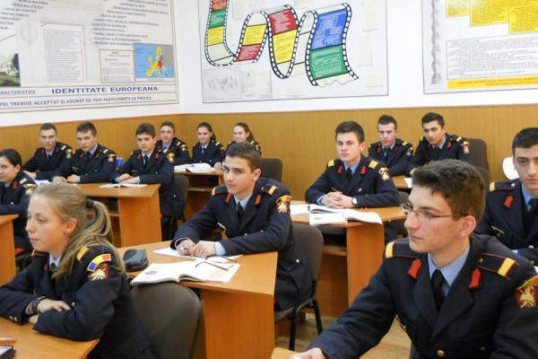 Ministerul Apărării caută elevi pentru școlile militare