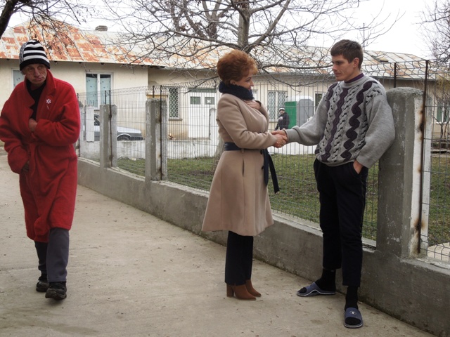 ”Laude şi critici, la centrele de recuperare şi reabilitare neuropsihiatrică Războieni şi Păstrăveni” (P)