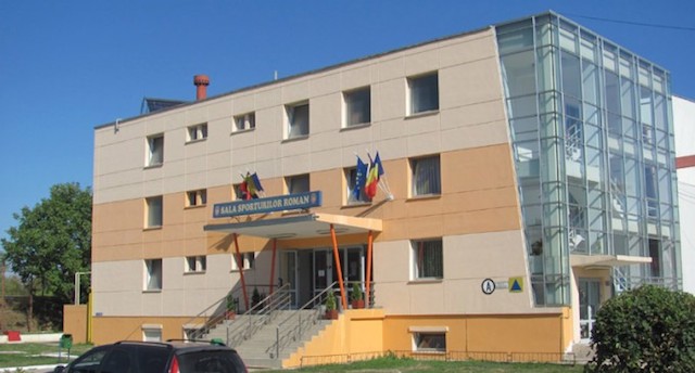 „Percheziţie” în vestiarul Sălii Sporturilor din Roman