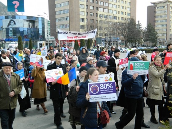 Piatra Neamț: un marș pentru cauza celor nenăscuți: GALERIE FOTO, ZCH NEWS - sursa ta de informații