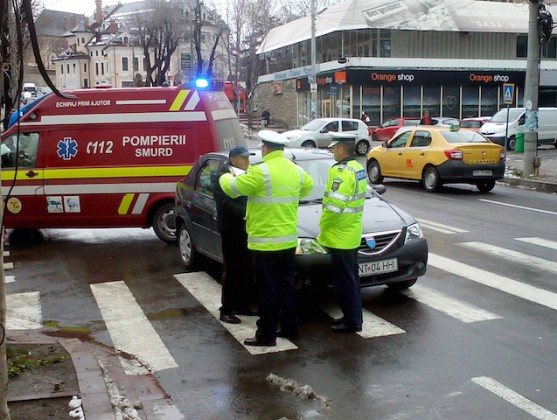 Accident în centrul muncipiului Piatra Neamț (GALERIE FOTO), ZCH NEWS - sursa ta de informații